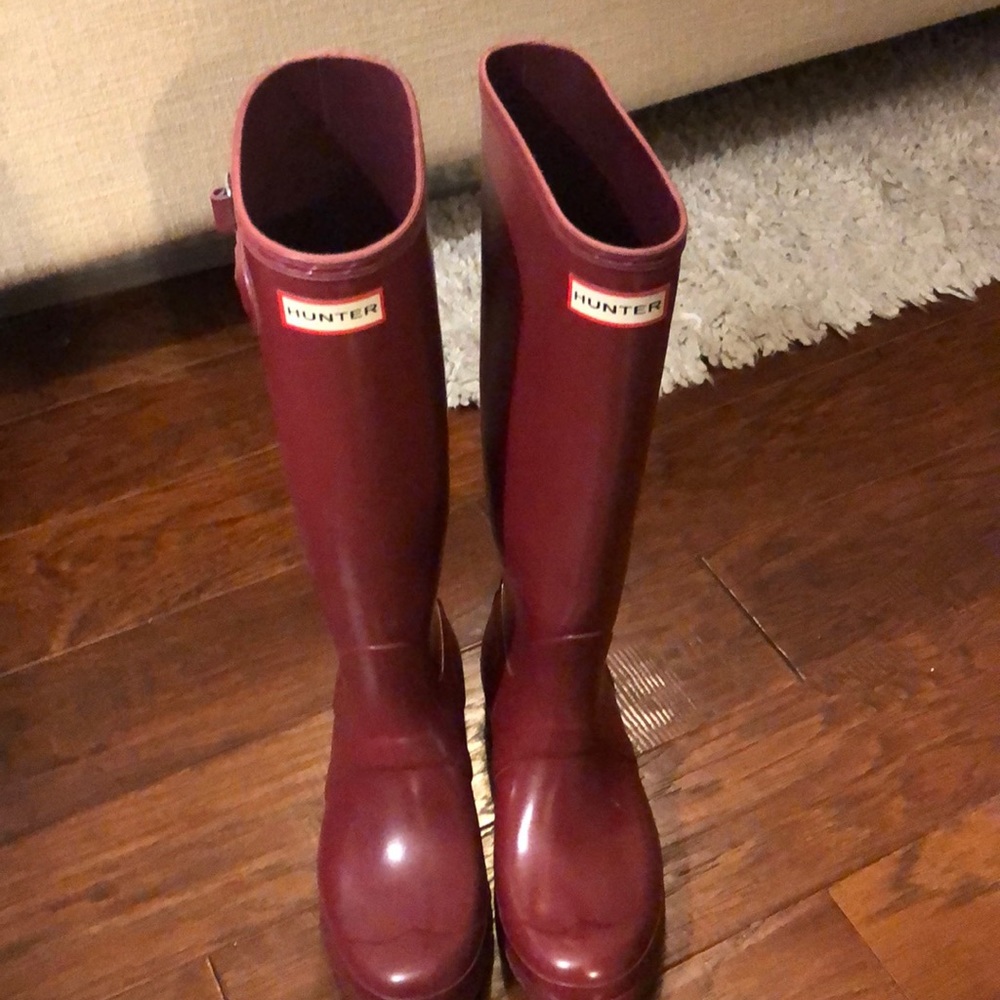 Berry / burgundy gloss color